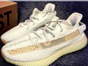 侃爷椰子鞋的封神之作，yeezy350v2 亚洲配色，潮流与舒适的完美结合